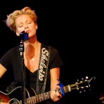 Shelby_Lynne_alone_photo_Kam_Martin